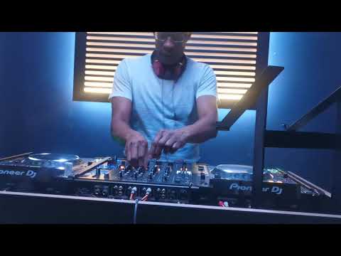 Afro medusa set on fg chic.