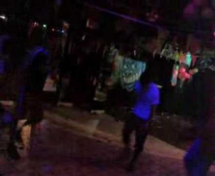 urmond aan et Hakkuh in de kelder met carnaval