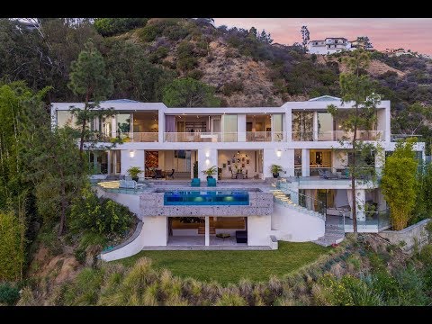 8854 Thrasher Avenue | Sunset Strip - The Agency