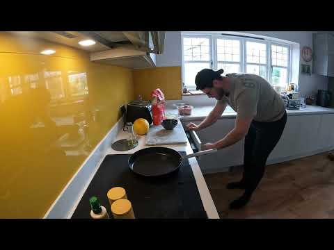 NOT ALLOWED TO RECORD IN A PUBLIC GYM?! Spring Cut - Day 5 - Diet Talk Instead of Training