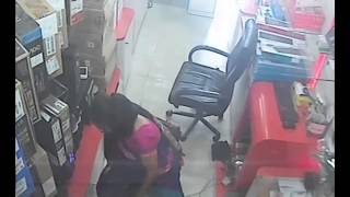 Women In India Stealing Dell Laptop In Saree from Showroom