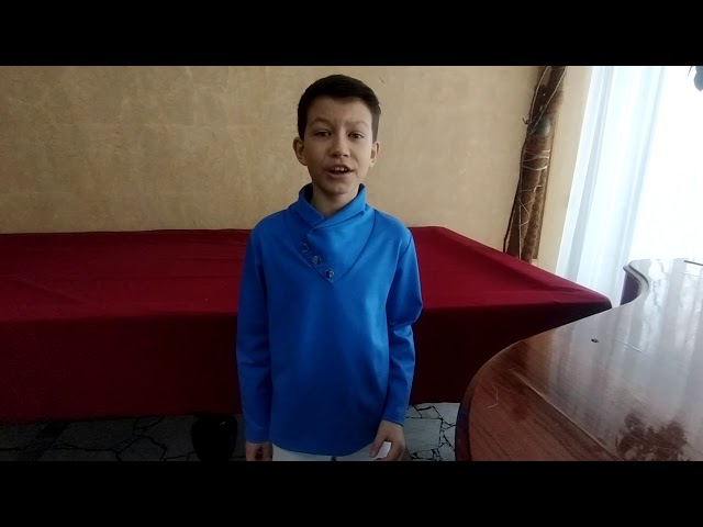 "Авыл урамыннан гармун үтә", җырлый Ранель Кәрәмиев.