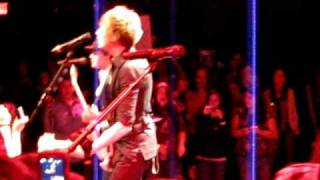 Covergirl - Push Play