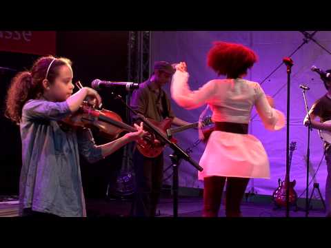 Addys Mercedes & Band - Lia's first concert with her mom (2011)