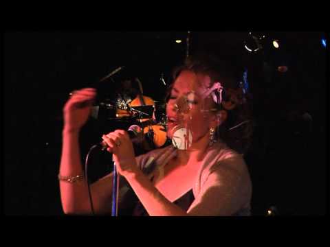 Julia Messenger - Telepathy (Live @ Bennetts Lane)