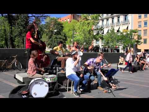 LE BARDI MANCHOT - Salty Dog - Official Video