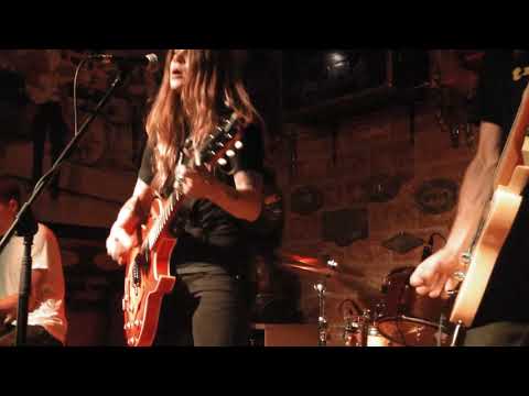 Sarah Shook and the Disarmers. Nothing´ feels right but doin´wrong. Directo. Live.
