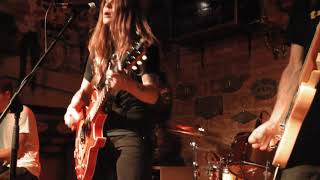 Sarah Shook and the Disarmers. Nothing´ feels right but doin´wrong. Directo. Live.