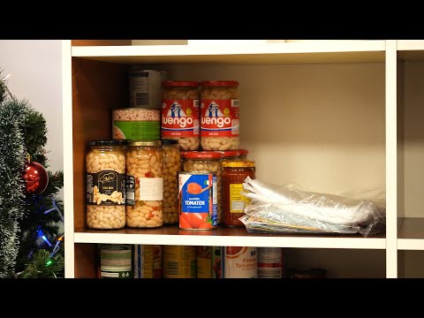 Животът отблизо: Над 450 души получават топла храна от доброволческата кухня в кв. "Дружба"