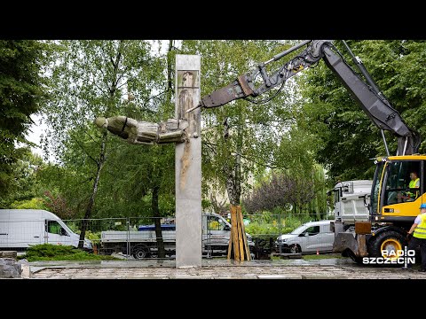 Komunistyczny pomnik w szczecińskim Dąbiu usunięty