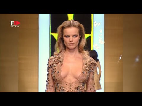 Vintage in Pills VALENTINO Fall 2002 - Fashion Channel