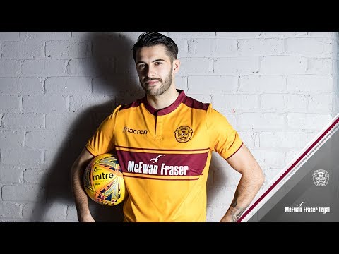 Stephen Hendrie signs for the 'Well