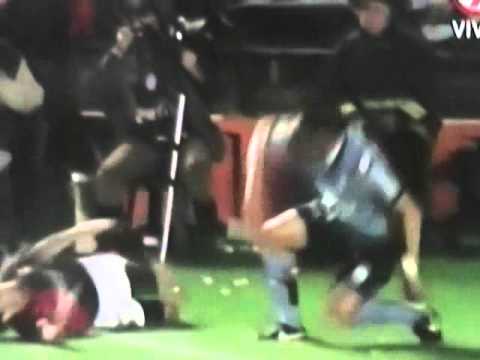 Colon vs Belgrano (terrible falta y expulsion) 18/08/2012