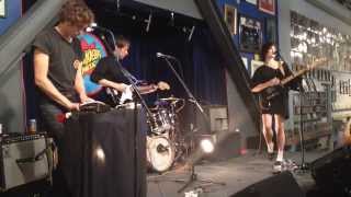 Cate Le Bon - Fold the Cloth