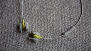 Video thumbnail for Bose SoundSport Wireless: The Bluetooth sports headphone to beat by CNET