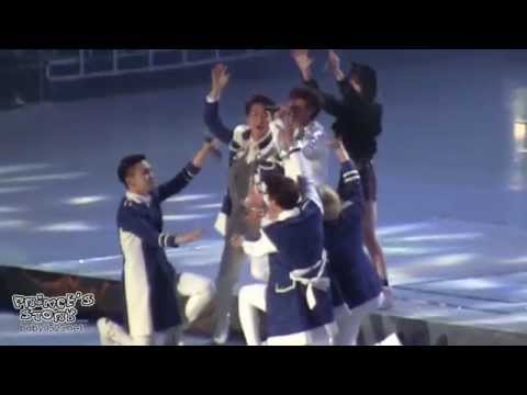 [FANCAM]141018 SMTOWN IN SHANGHAI end  SHINee
