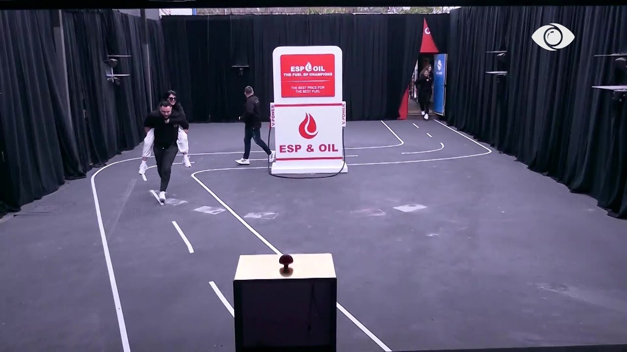 Sfida e taksisë/ Të ndarë në çifte banorët realizojnë lojën