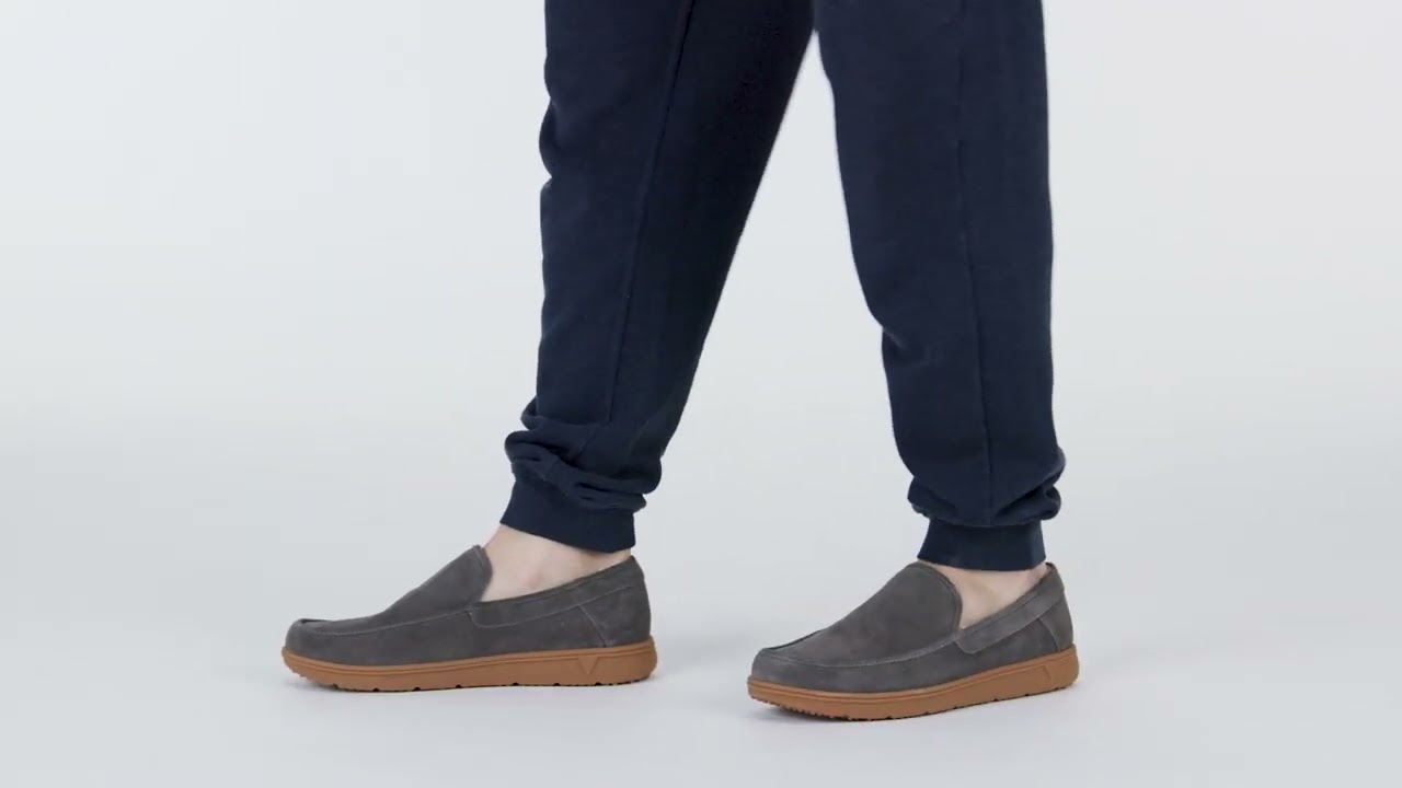 Watch Vionic Gustavo Men's Orthotic Slipper with Removable Insoles video