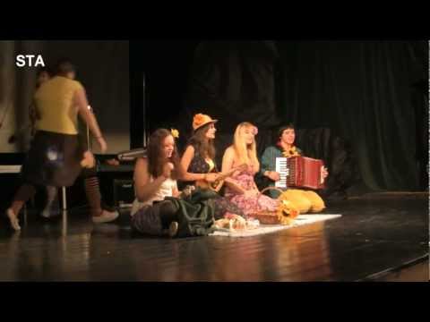 Studentské divadlo Červiven představilo novou inscenaci Zloději času