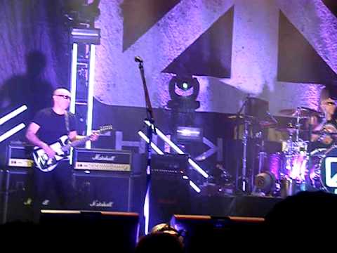 Chickenfoot - Future In The Past