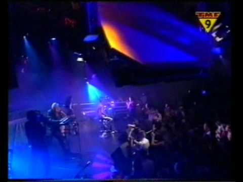 2 Fabiola Feat. Medusa - New Years Day (Live@TMF Showcase)