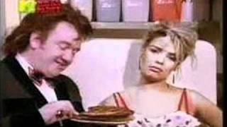 Mel &amp; Kim-Rockin' Around the Christmas Tree (Lyrics)