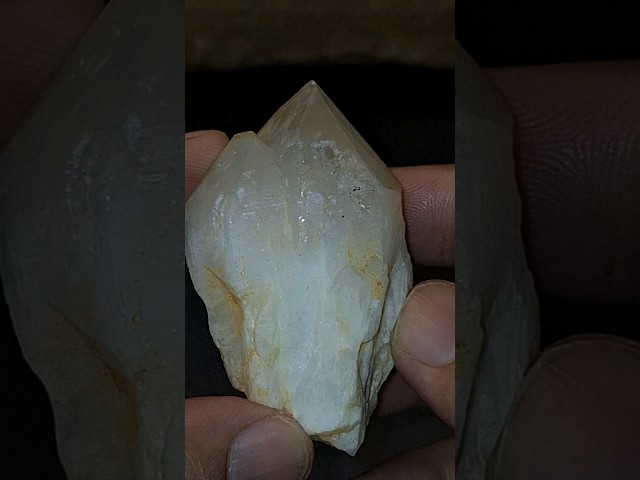 بلورتين متشابكة من حجر الكوارتز خام طبيعي تحفة للإ...