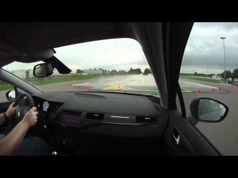 Rüttelplatte: Heck bricht aus (3)