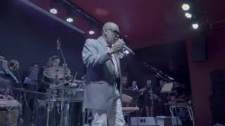 Ese Tipo Soy Yo (En Vivo Medellin) (En vivo) Lyrics English Translation
