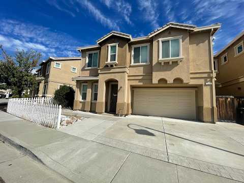 Beautiful 5 bedroom 3.5 bath Home property video