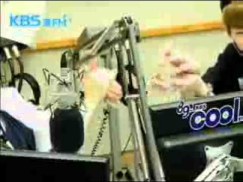 130603 Sukira.Ryeowook n Henry playing with their hands(?)