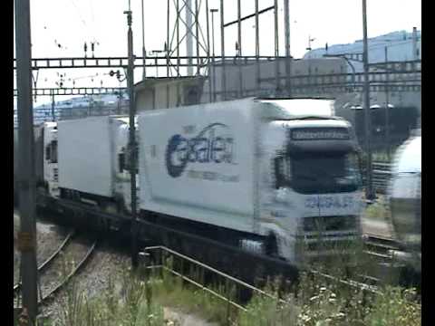 BLS Re 465 vor einer Rola