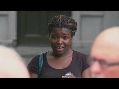 Public Toilet Turns Into Business Meeting - Throwback Thursday