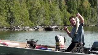 preview picture of video 'Walleye fishing at Buck & Bingwood Cabins'