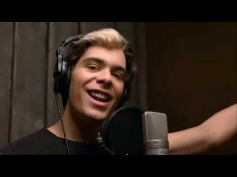 Meg Donnelly Pearce Joza Baby Ariel And Chandler Kinney making of call to the wild vs the real one!