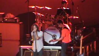 25.) Fortunate Son (Pearl Jam, Las Vegas 2006)