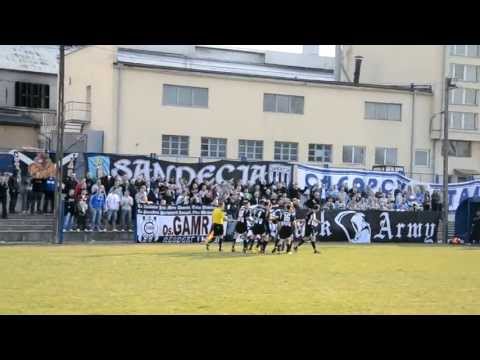 CZARNI 1910 JASŁO - Wisłoka Dębica 1:0 (24 marca 2012) - doping KIBICÓW po bramce na 1 do 0