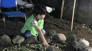 Putra Sulung Herman Seventeen Kunjungi Makam sang Ayah