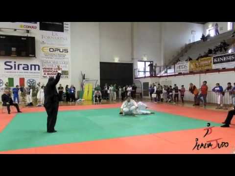 Italiajudo.com_Fidenza 2011_78 Kg_1 posto_Vendrame Debora vs Giambelli Miranda.m4v