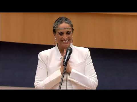 Noa gets standing ovation at the European Parliament in Brussels on International Memorial Day