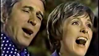 Sesame St - Sing a Song [Julie Andrews & Perry Como ]