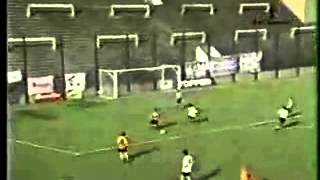 Eber ludueña jugando al futbol