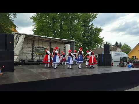 Rozvíjí se zjara kvítí - Folklorní soubor Bystřina ze Zlivi