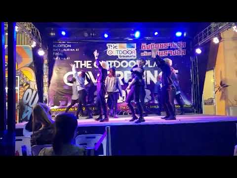 No 1 cover Wannaone   Intro + Boomarang outdoor plaza