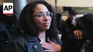 Juiz ordena a libertação de jornalista e outros presos após protesto contra o ICE em igreja.