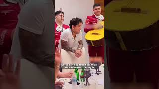 Ángela Aguilar canta &quot;Paloma Negra&quot; en la celebración de cumpleaños de Pepe Aguilar.