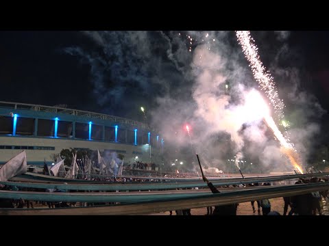 "La vida por los colores - Banderazo en apoyo a los jugadores | Previo al partido vs Flamengo" Barra: La Guardia Imperial &bull; Club: Racing Club
