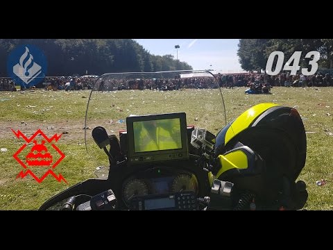 Lowlands toezicht verkeersstromen. Politie Vlogger Jan-Willem. NR 43
