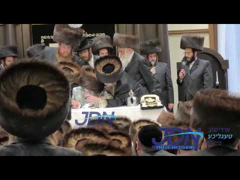 Satmar Rebbe R' Aharon Writing A letter In A Sefer Torah In Siget - Cheshvan 5782