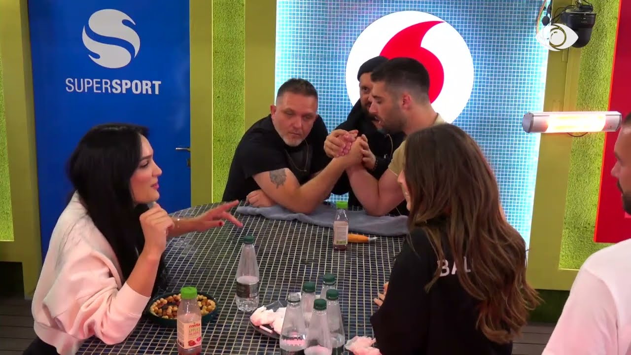 Juli dhe Meritoni mundje dore, vajzat bëjnë tifo